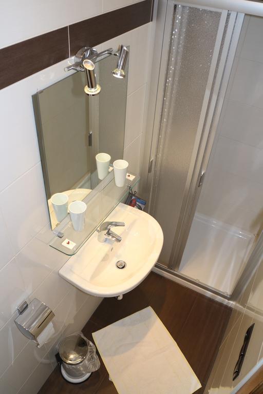 Hotel Enzianbrenner Jenig Habitación foto
